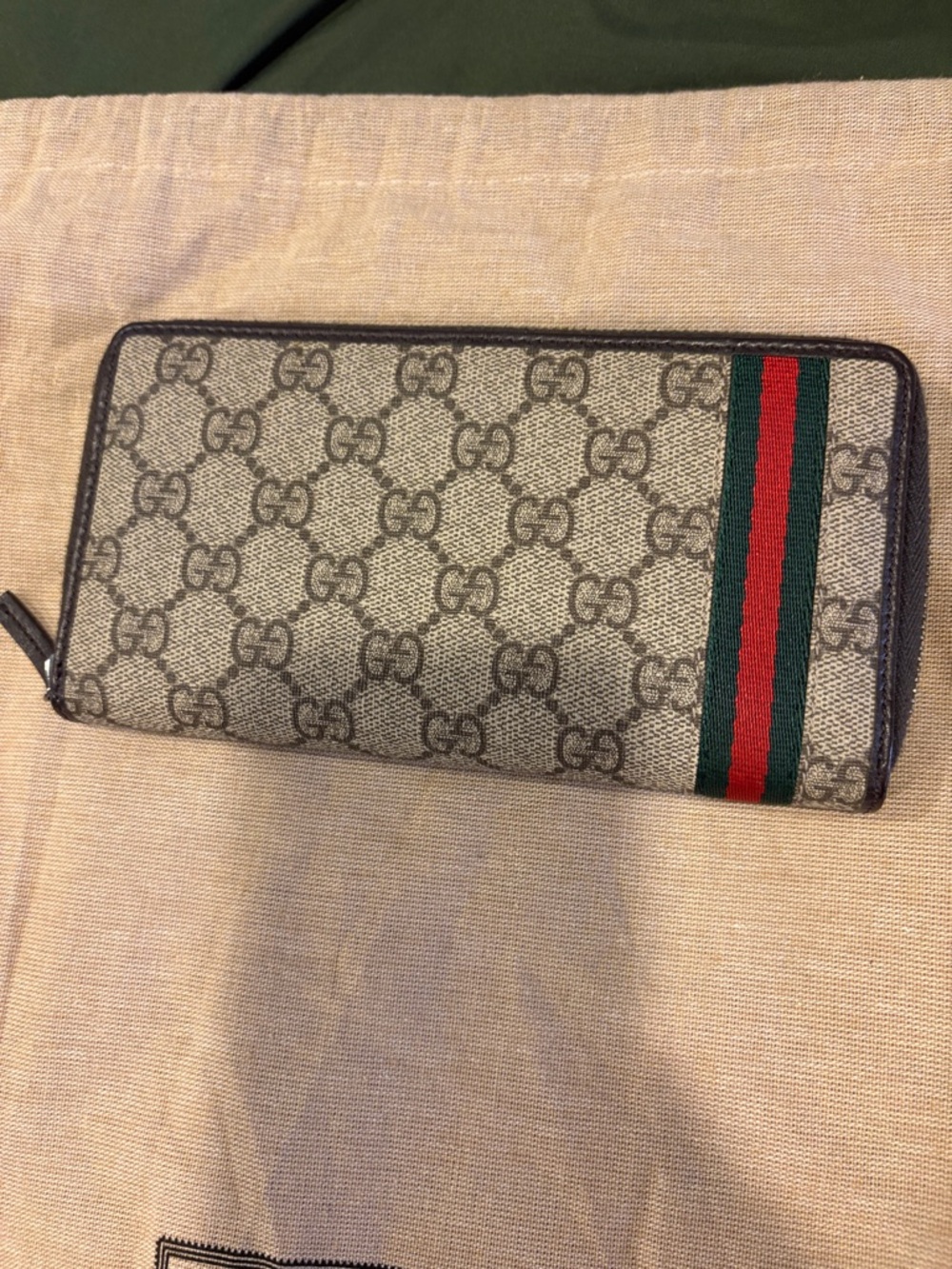 Gucci beige GG canvas zip wallet with green and red web